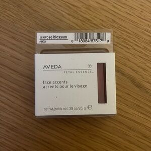 AVEDA Face Powder in Classic blush